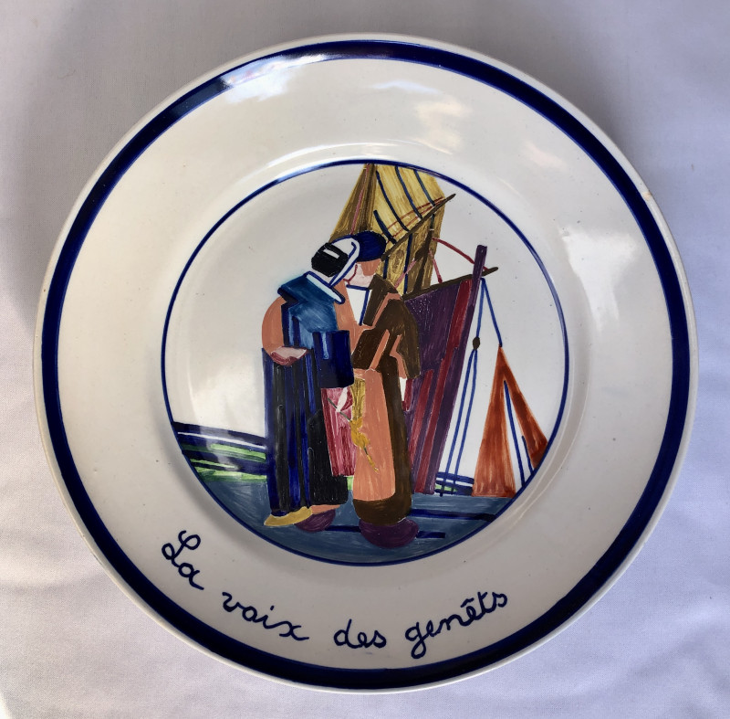 Assiette titrée « La voix des genêts »