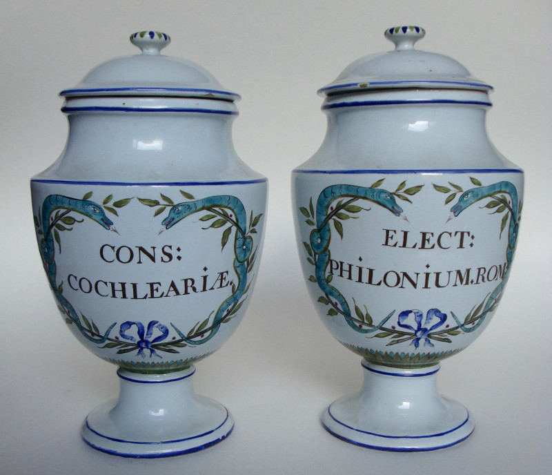 Paire de pots à pharmacie de Sceaux
