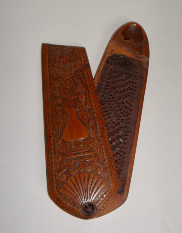 Très rare râpe à tabac