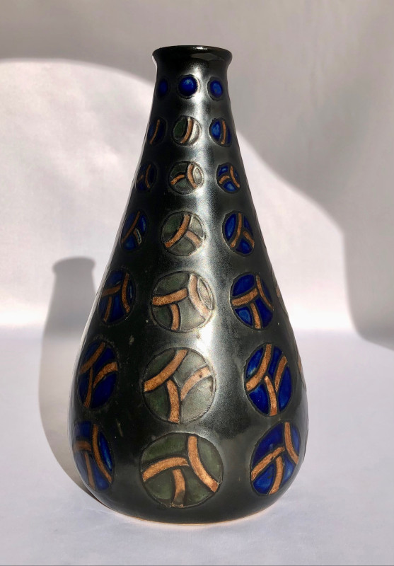 Vase à décor de pastilles vertes et bleues par Odetta