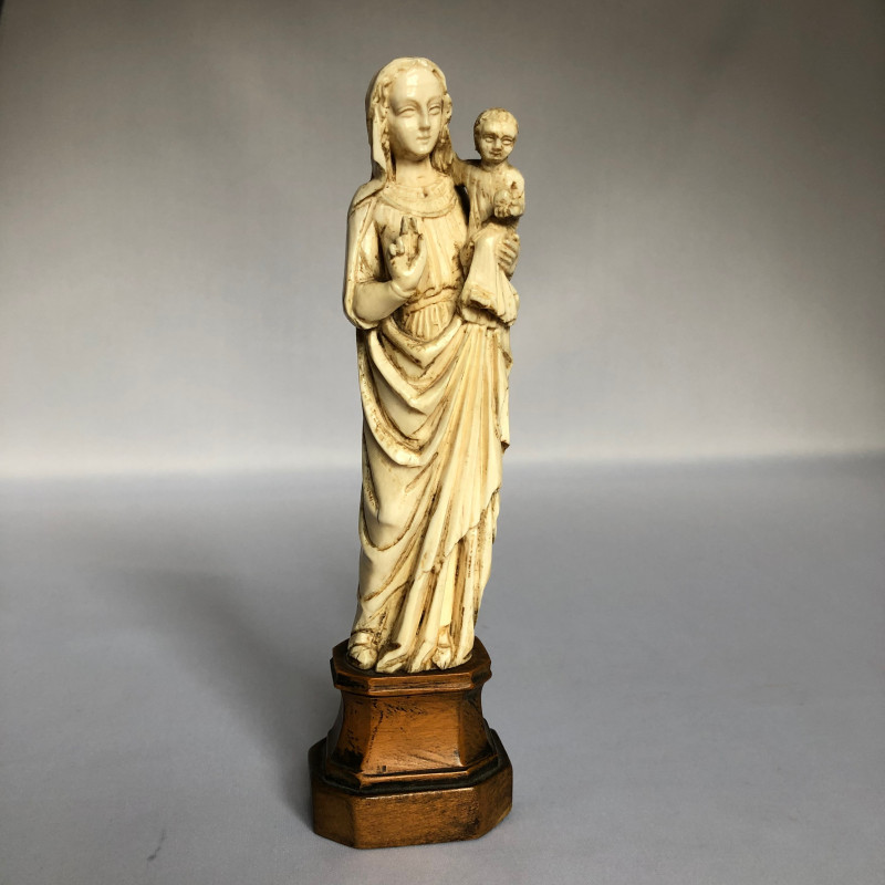 Vierge à l'enfant en ivoire de Dieppe