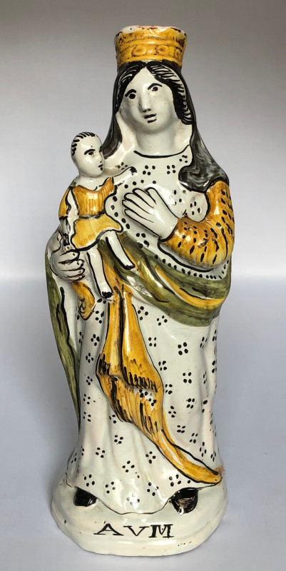 Vierge portant l'enfant jésus à droite