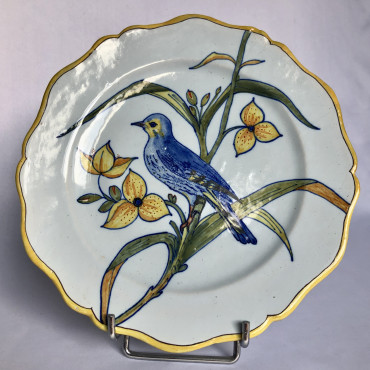 Assiette à décor d’oiseau branché
