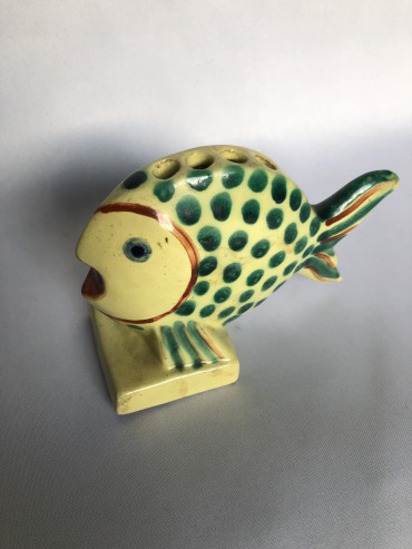 Porte cigarettes en forme de poisson à pois vert