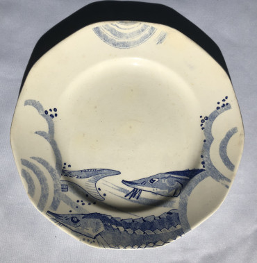 Assiette à décor d’esturgeons