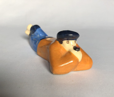 Porte-couteaux à décor d’un marin à la pipe