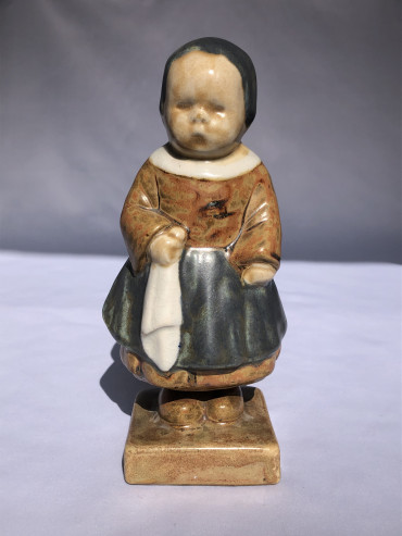 Bébé au mouchoir