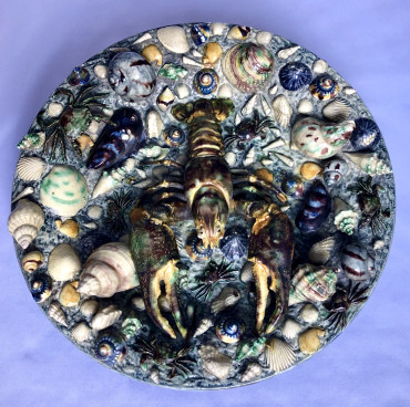 Plat façon Palissy à décor de fruits de mer