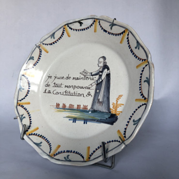 Assiette à décor d’un curé faisant allégeance à la constitution