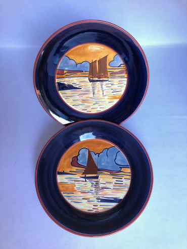 Deux assiettes à décors de bateaux par Jean Colle