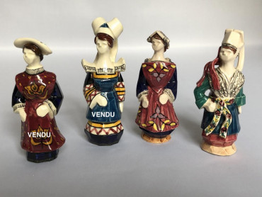 Bretonnes en costumes de Lorient, Pont-Aven, Auray, Plougastel par Perrotte