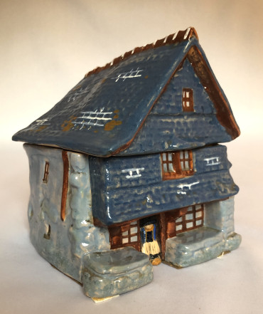 Boîte en forme de maison par Victor Lucas